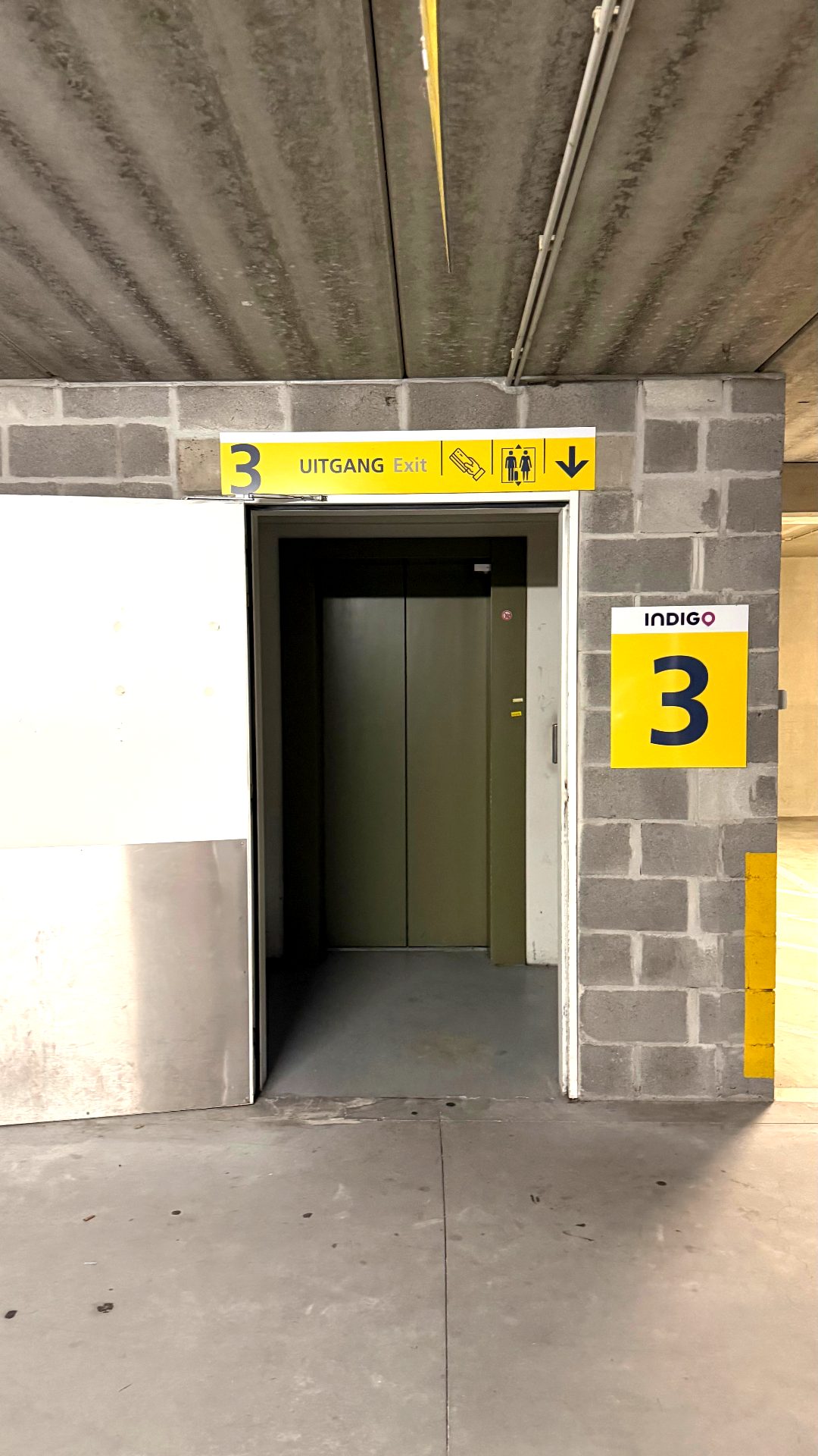 Accès ascenseur direct dans le parking sécurisé Safly près de Brussels Airport Zaventem
